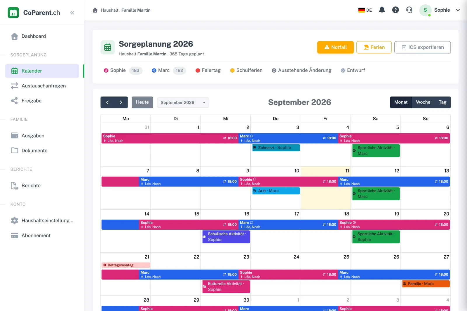 CoParent-Betreuungskalender: Monatsansicht mit den farbigen Tagen jedes Elternteils, Terminen und den beiden Kindern.