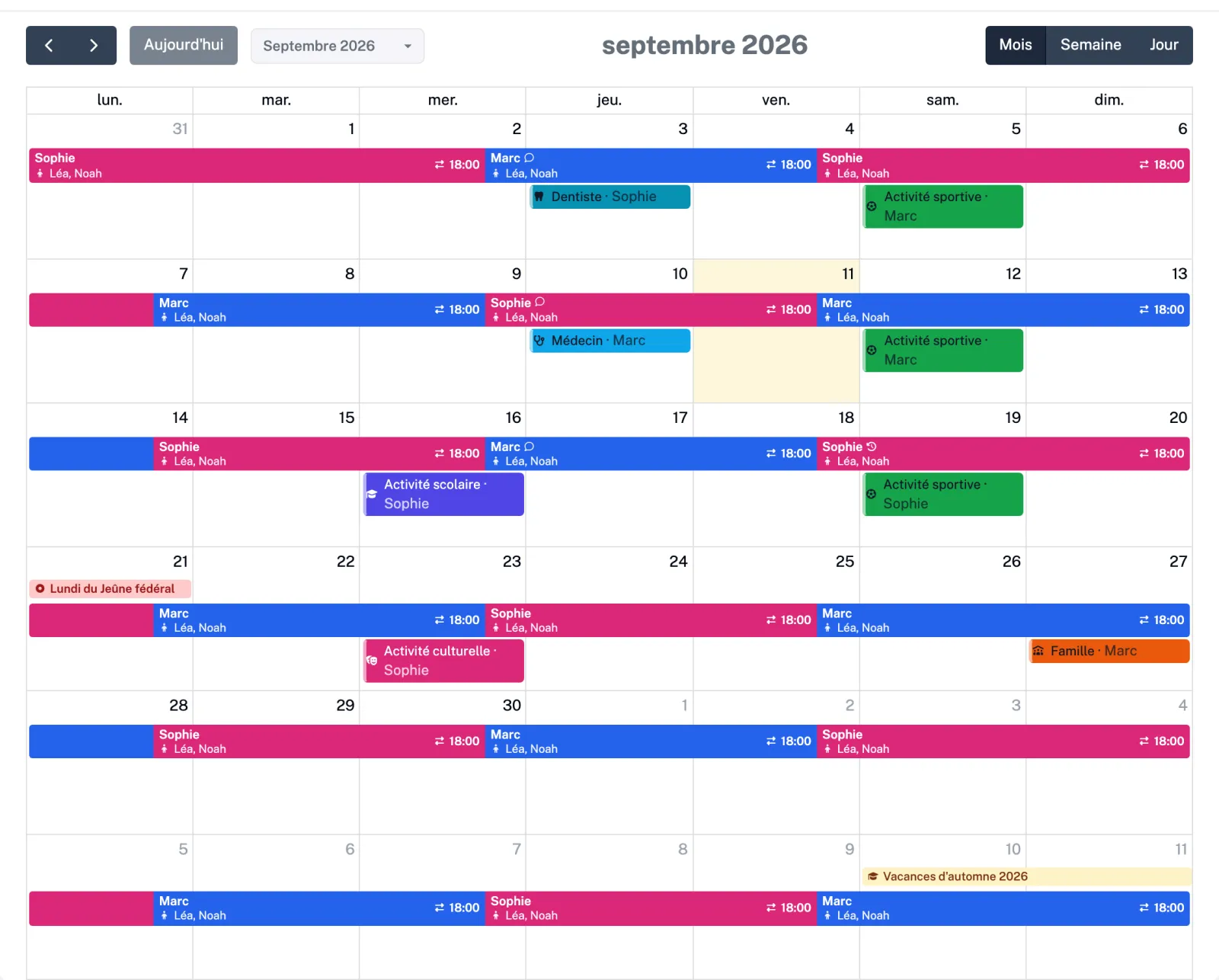 Vue mensuelle du planning de garde : cycle 2-2-3 coloré par parent, transmission à 18h00, rendez-vous, jour férié et vacances scolaires.
