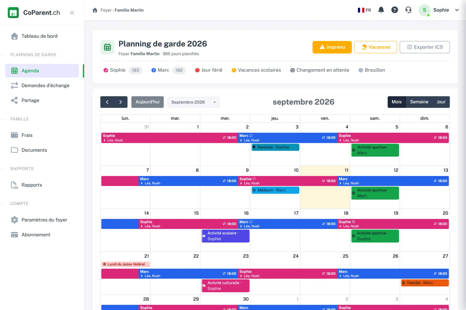 Planning de garde CoParent : la vue mensuelle avec les jours de chaque parent en couleur, les rendez-vous et les deux enfants.